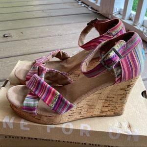 TOMS Strappy Wedge Sandal Multicolored Size 8
